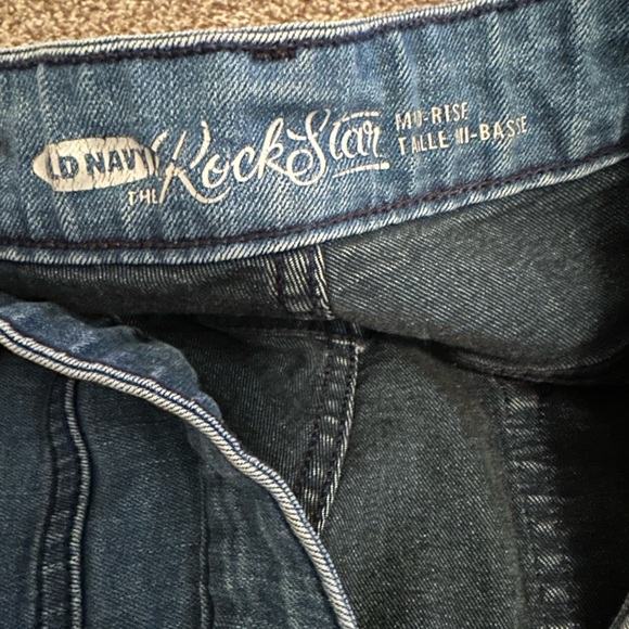 Old Navy Mid rise woman’s jeans size 26 plus - Picture 5 of 7